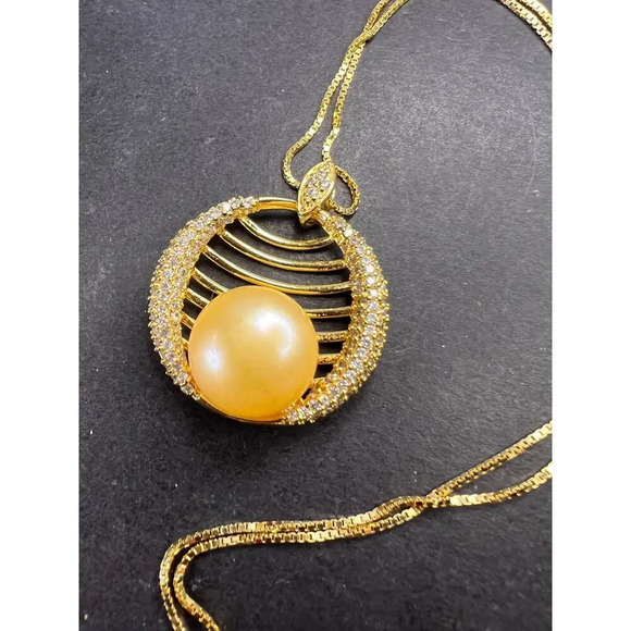 Golden yellow cultured pearl pendant in gold over sterling silver with chain - Picture 10 of 11